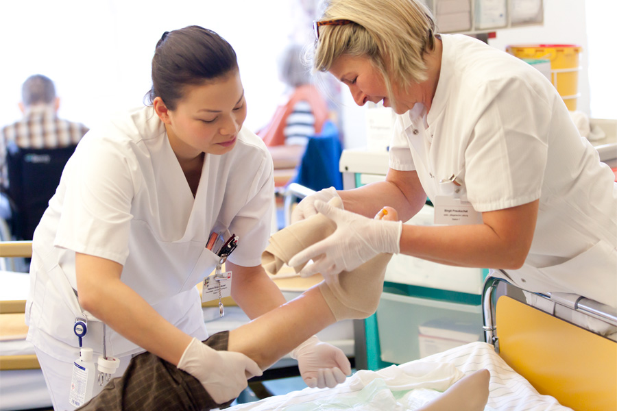 Wir versorgen Sie auch in Ihrem Patientenzimmer.